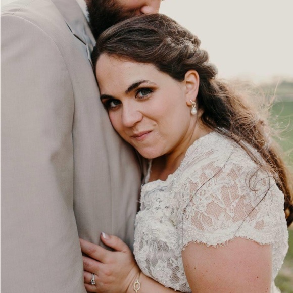 Meet your Posher, Laura - Picture 1 of 1